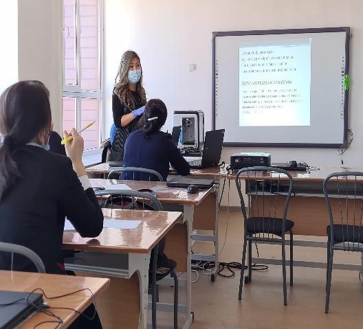 Жас мамандармен жұмыс