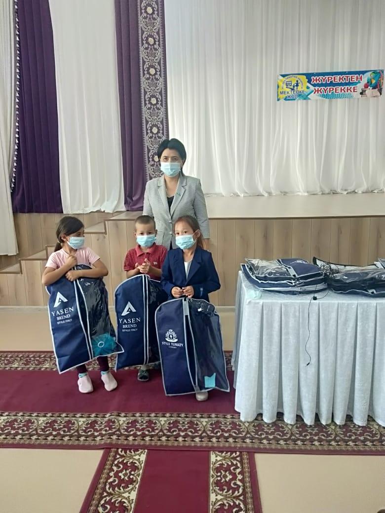 Республикалық мектепке жол акциясы "Жүректен жүрекке"